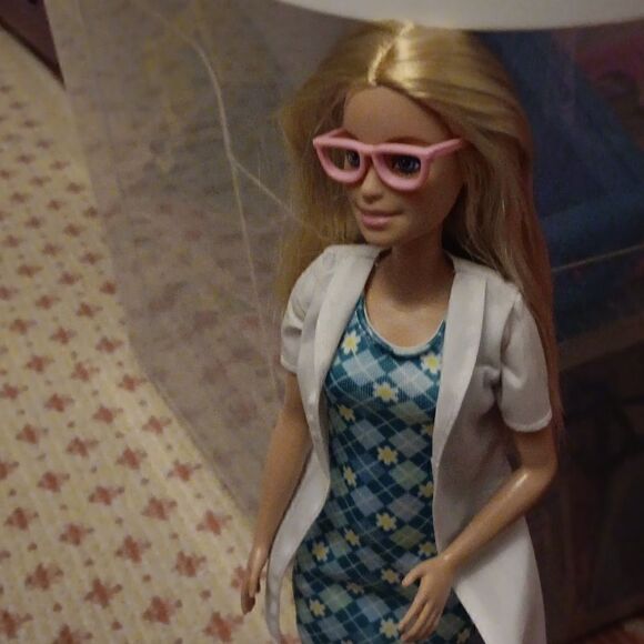 Barbie - Picture 2 of 3